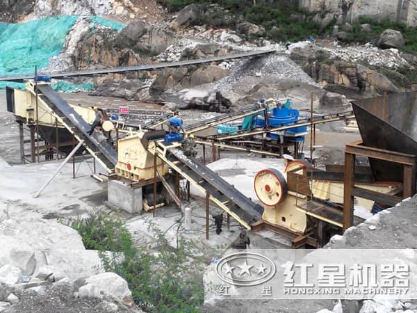 煙臺河卵石制砂作業(yè)現(xiàn)場