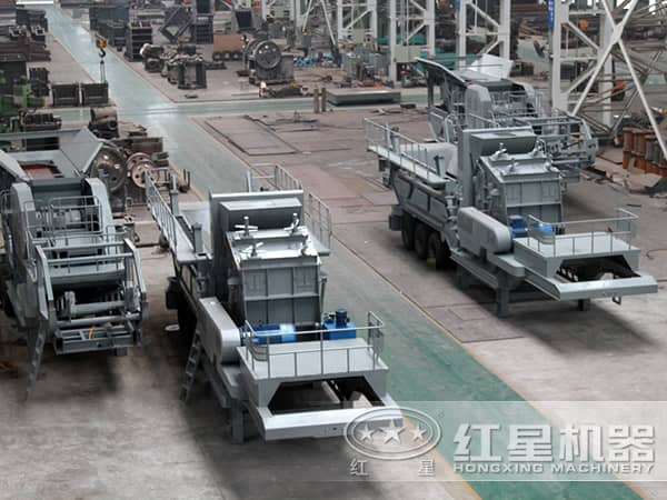環(huán)保小型車載碎石機生產車間
