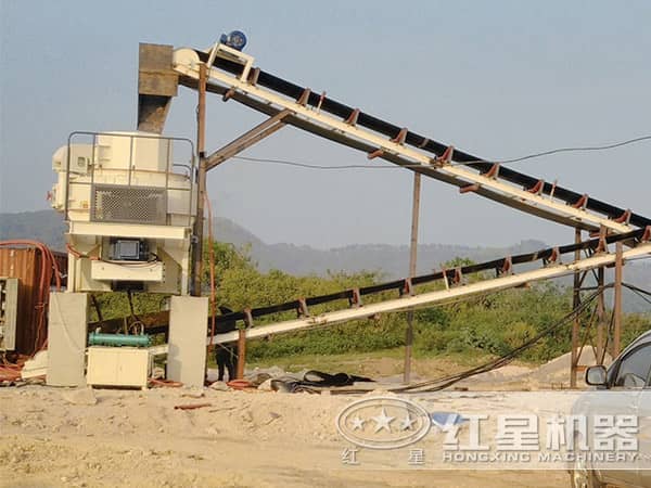 青石制砂機作業(yè)現(xiàn)場