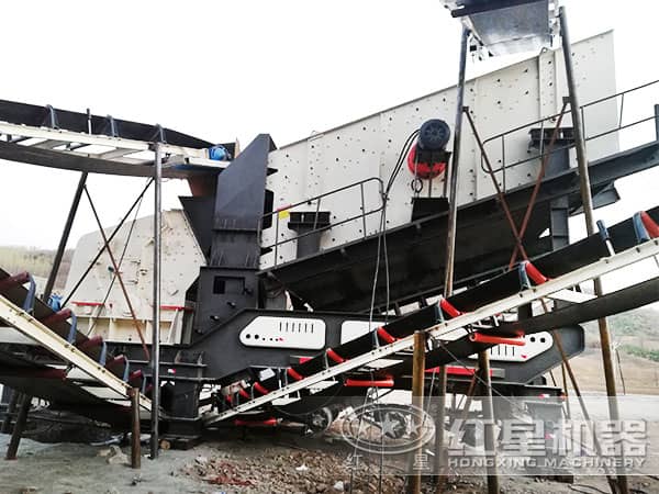 車載移動破碎機現(xiàn)場作業(yè)圖