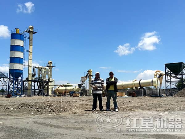 鐵礦石加工作業(yè)現(xiàn)場